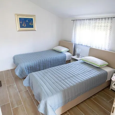 Oasis 300 Meters From The - By Ta Leut Agency * プリヴラカ
